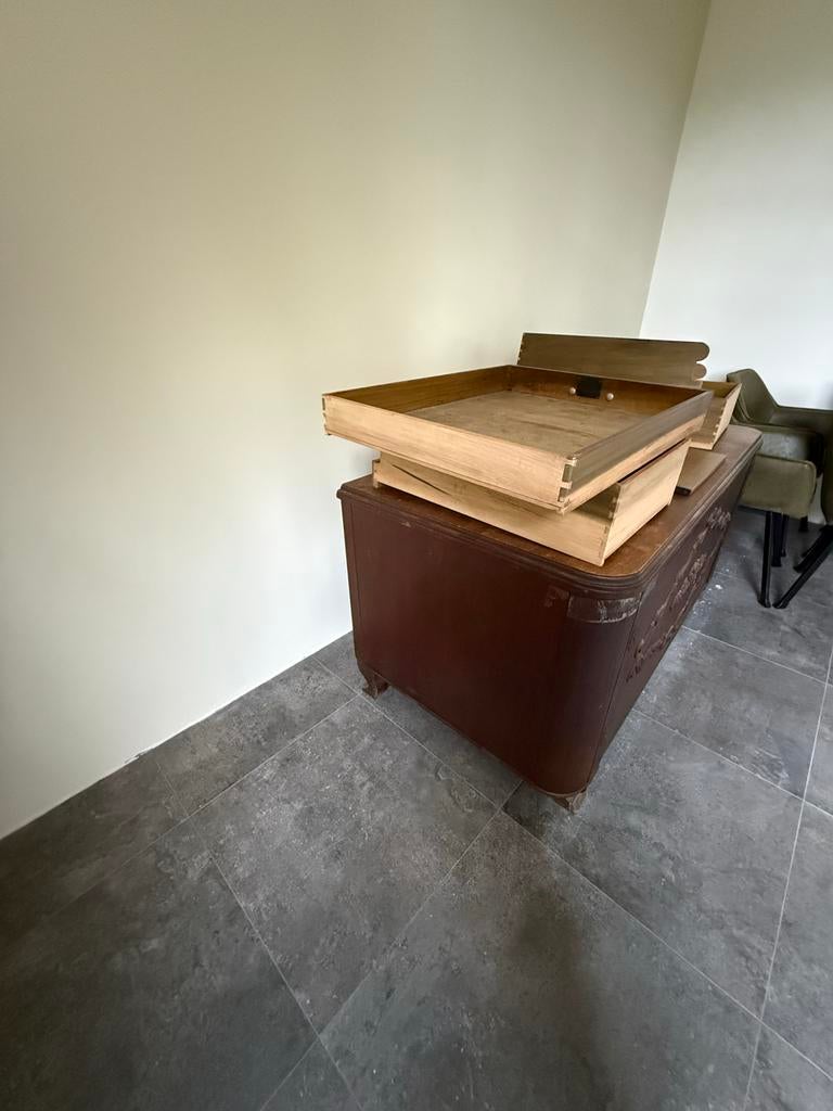 Antieke breed bureau met grote laden, Antiek en Kunst, Ophalen