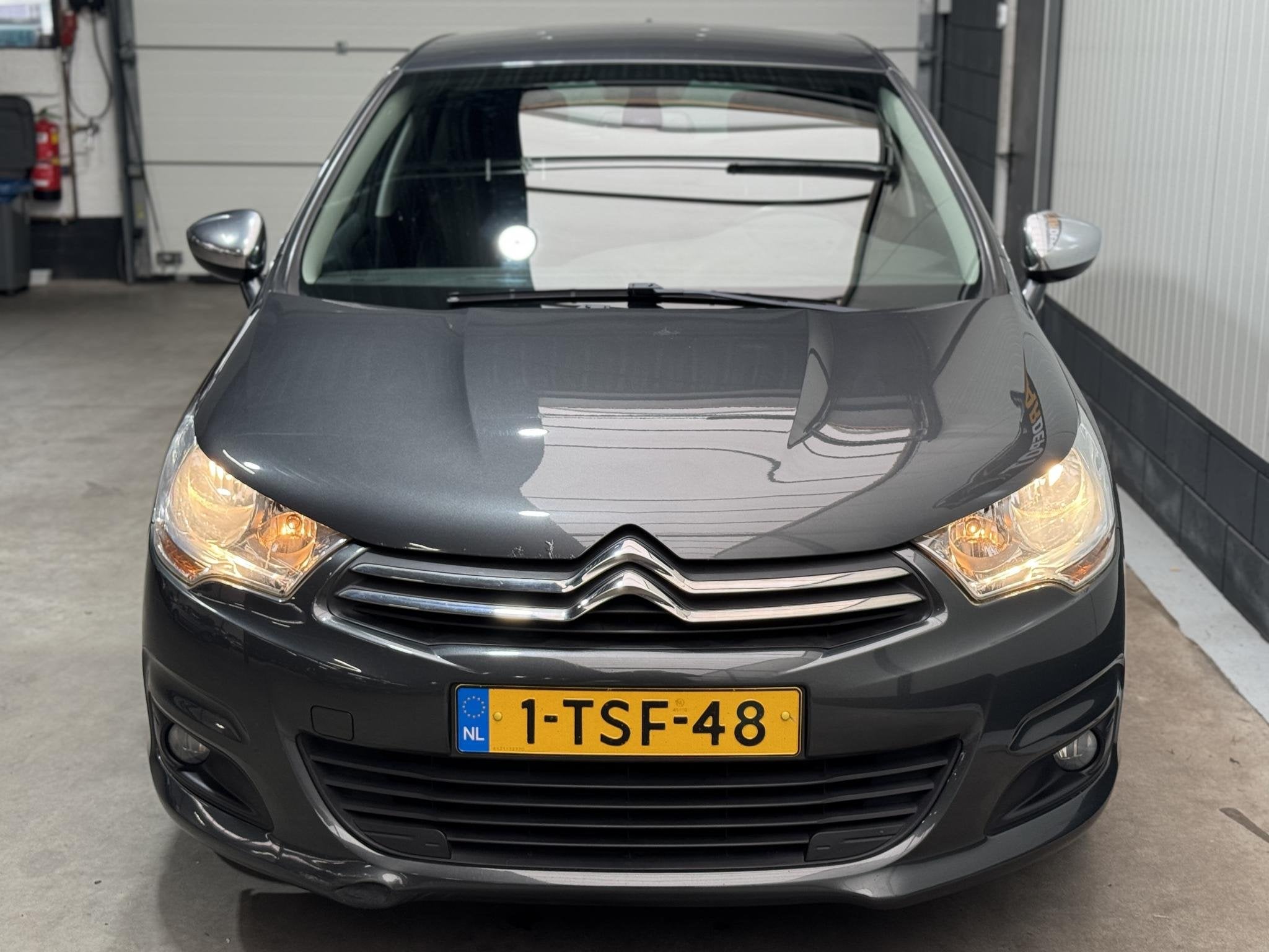 Citroen C4 1.2 PureTech Exclusive, Euro 6, 1199 cc, Leder en Stof, Origineel Nederlands