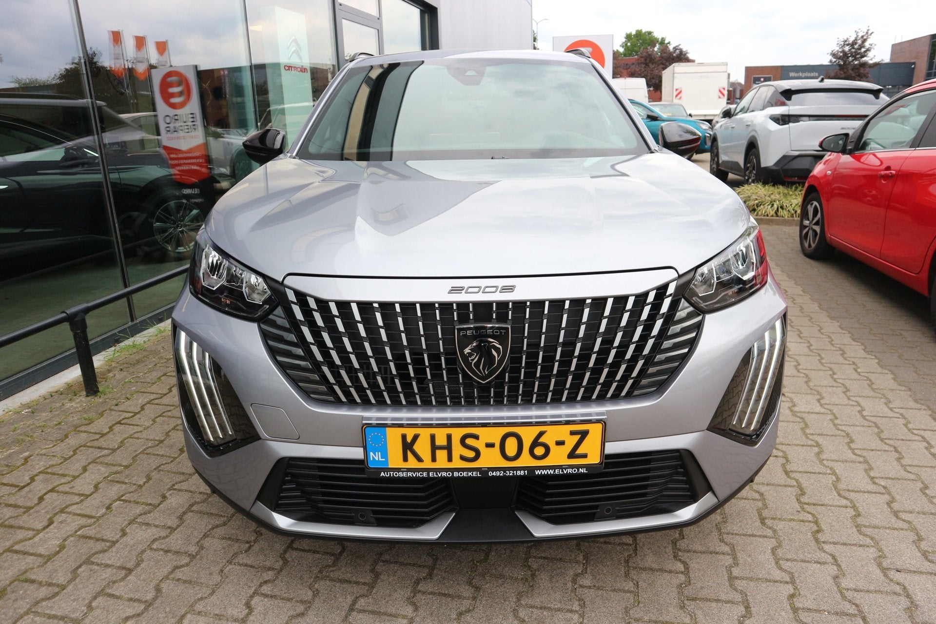 Peugeot 2008 1.2 Hybrid 136 Allure NAVI CLIMA CRUISE KEYLESS, Auto's, 136 pk, Gebruikt, 1199 cc, Leder en Stof