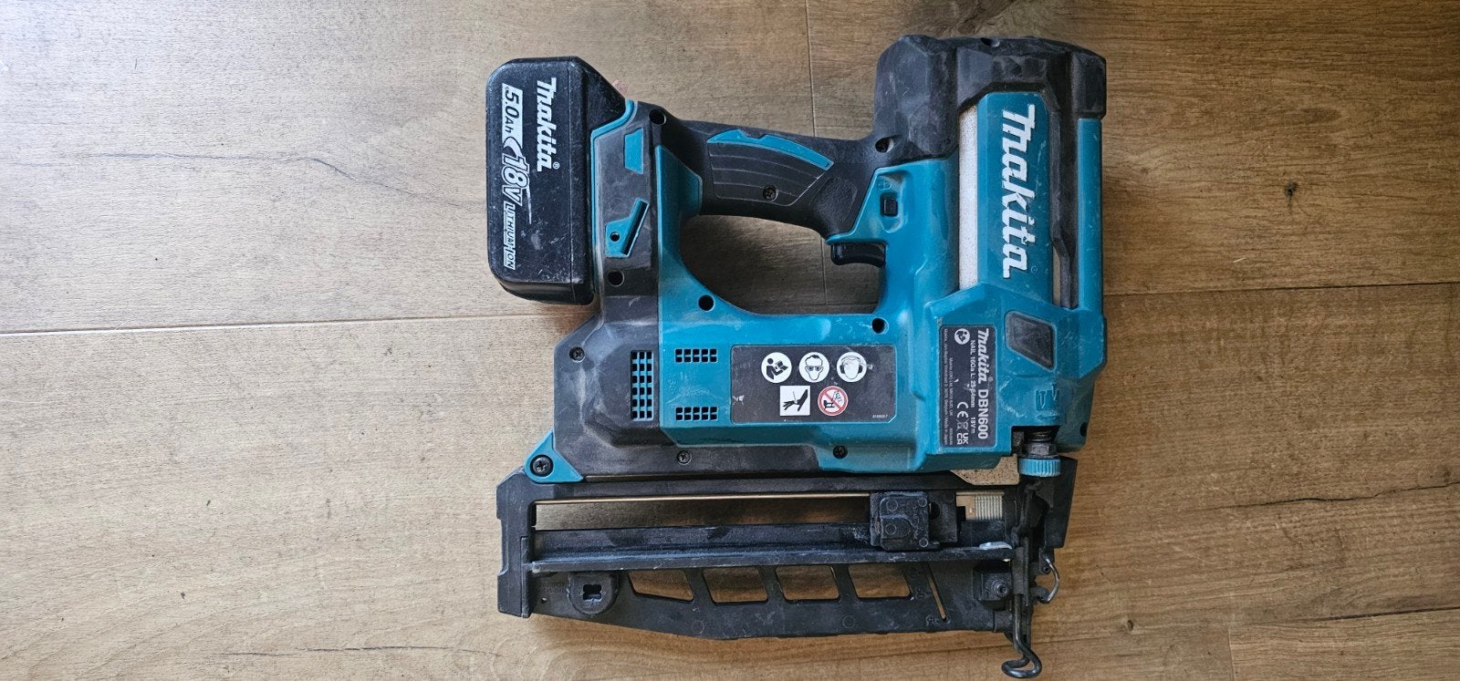 Makita DBN600, Ophalen of Verzenden, Zo goed als nieuw