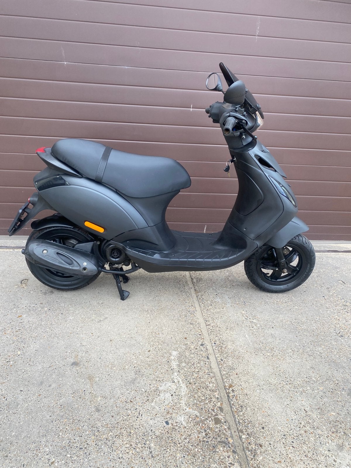 PIAGGIO ZIP brom iget 2021, Fietsen en Brommers, Scooters | Piaggio, Ophalen, Gebruikt, Zip, Benzine