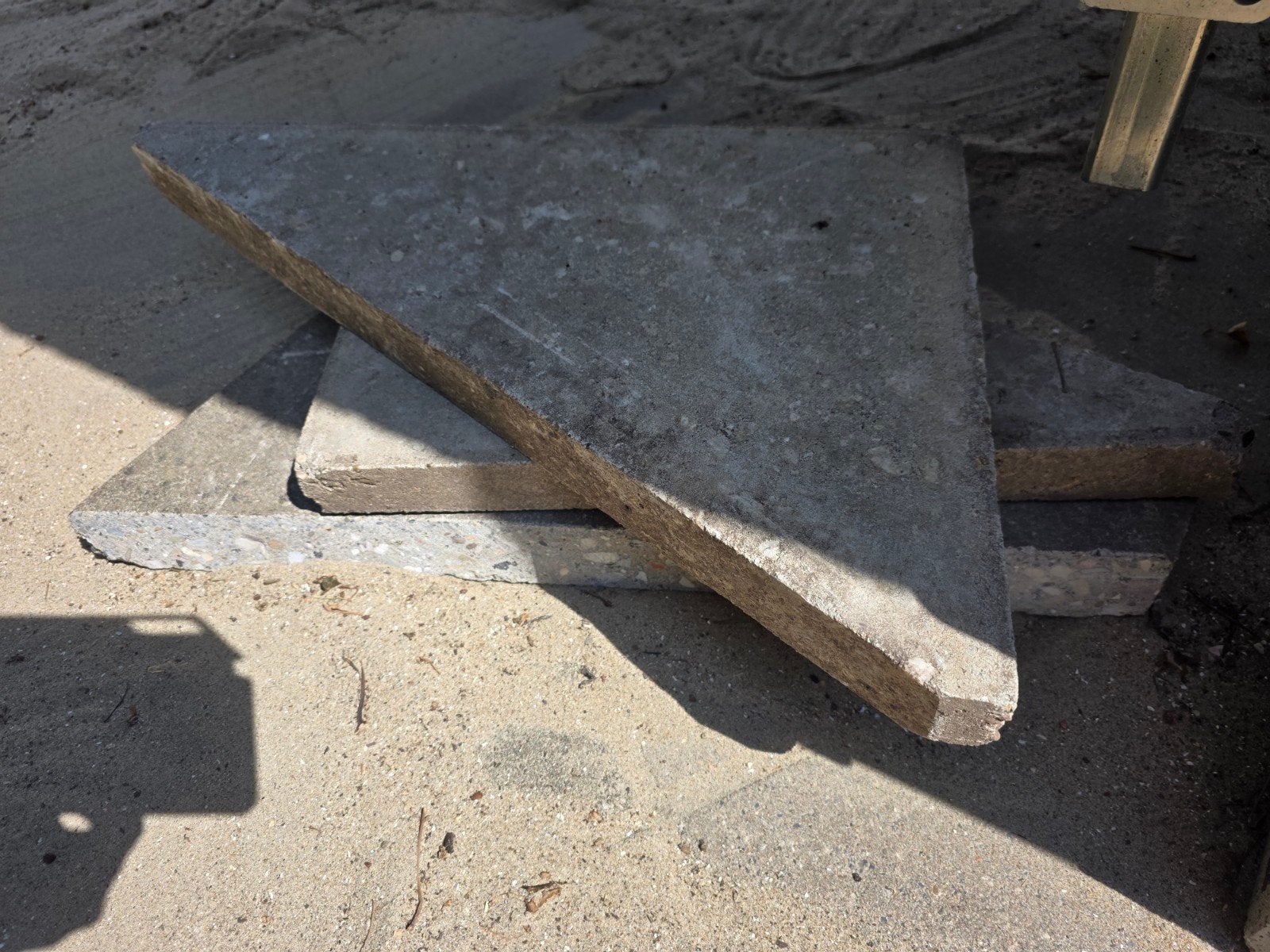GRATIS 4 afgesneden betontegels 60 cm x 40 cm, Ophalen, Gebruikt, Overige materialen