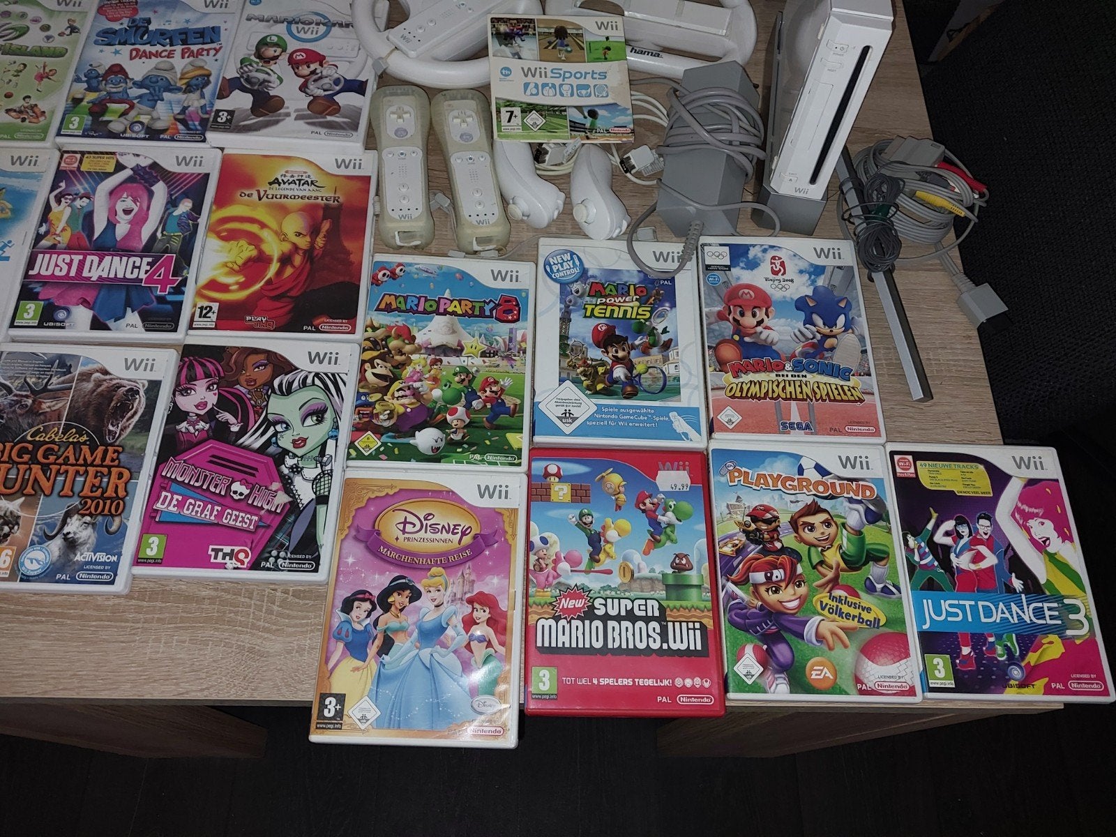 Wii Console Bundel met 3 Controllers en 17 Games, Spelcomputers en Games, Spelcomputers | Nintendo Wii, Gebruikt, Met 3 controllers of meer