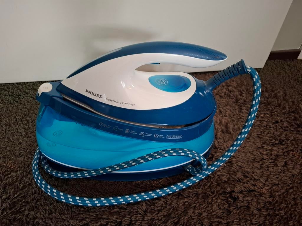 PerfectCare CompactStrijkijzer met stoomgenerator, Ophalen, Zo goed als nieuw, Strijkijzer met snoer