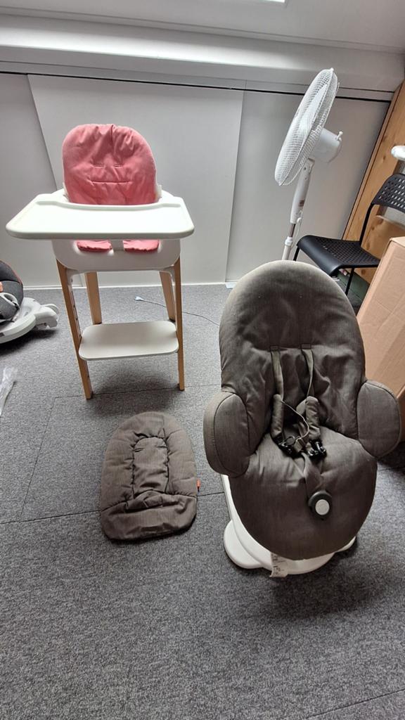 Complete Stokke Steps set: meegroeistoel, bouncer, tray, Ophalen, Zo goed als nieuw, Meegroeistoel, Gordel(s)