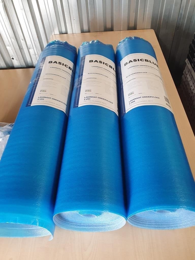 60 m2 ondervloer Basic Blue. 3 Nieuwe rollen. Voor laminaat, Huis en Inrichting, Stoffering | Vloerbedekking, Ophalen, Blauw, Plinten & Profielen Centrale