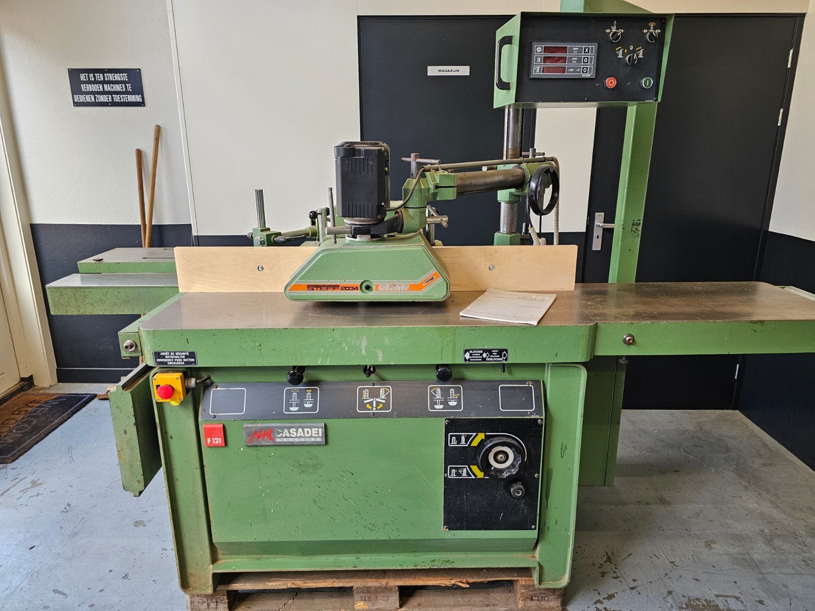 Freesmachine Casadei met pennentafel en Schuininstelbaar, Doe-het-zelf en Verbouw, Ophalen, Gebruikt, Overige soorten, Casadei SCM