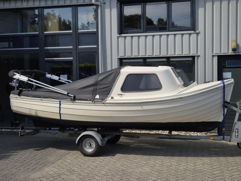 Sloep 5m, incl. trailer, 8 pk Suzuki Four Stroke, zeewaardig, Watersport en Boten, Sloepen, Ophalen of Verzenden, Biminitop, Buitenboordmotor