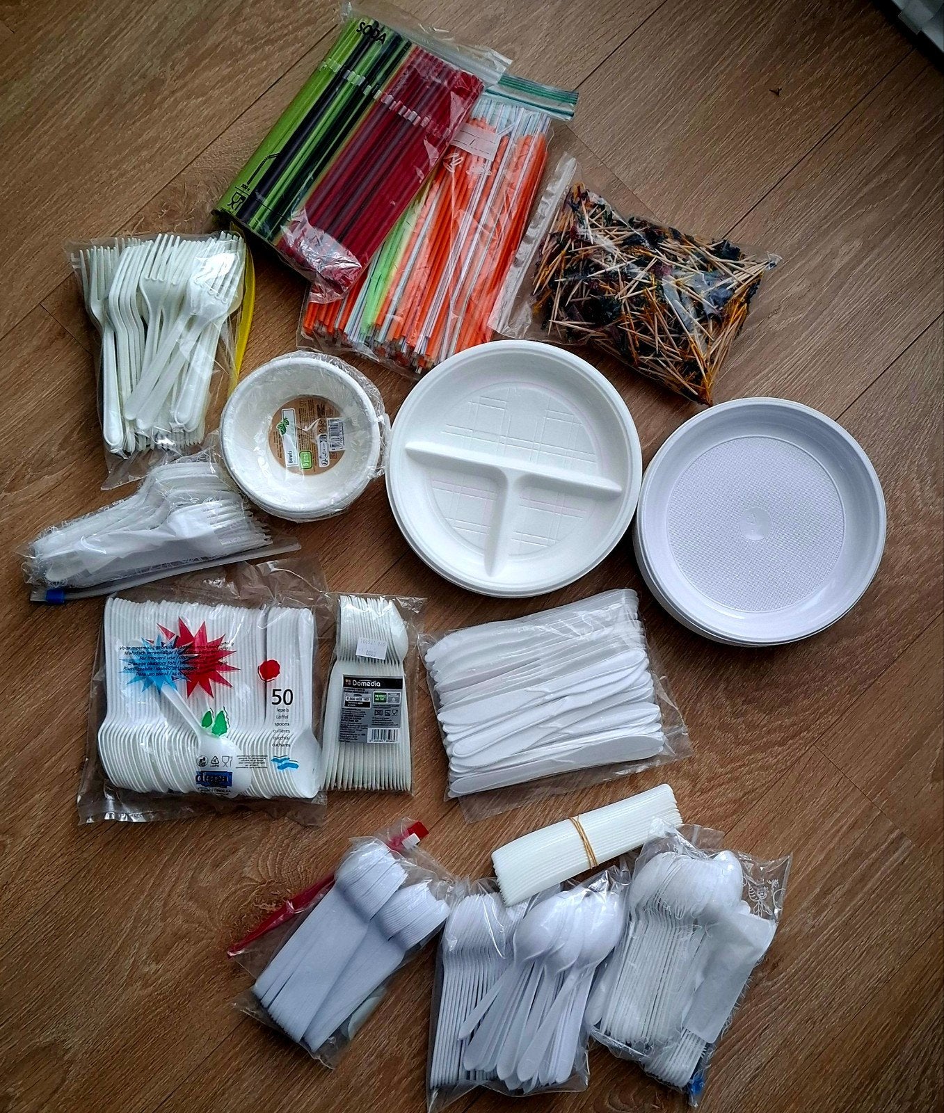 Plastic servies: borden, bakjes, bestek, rietjes, prikkers, Kunststof, Overige merken, Overige typen, Nieuw
