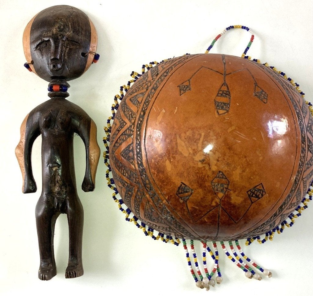 Masai halve kalebas kralen en Beeldje vruchtbaar Prijs stuk!, Antiek en Kunst, Afrika, Ophalen, Pop, Hout