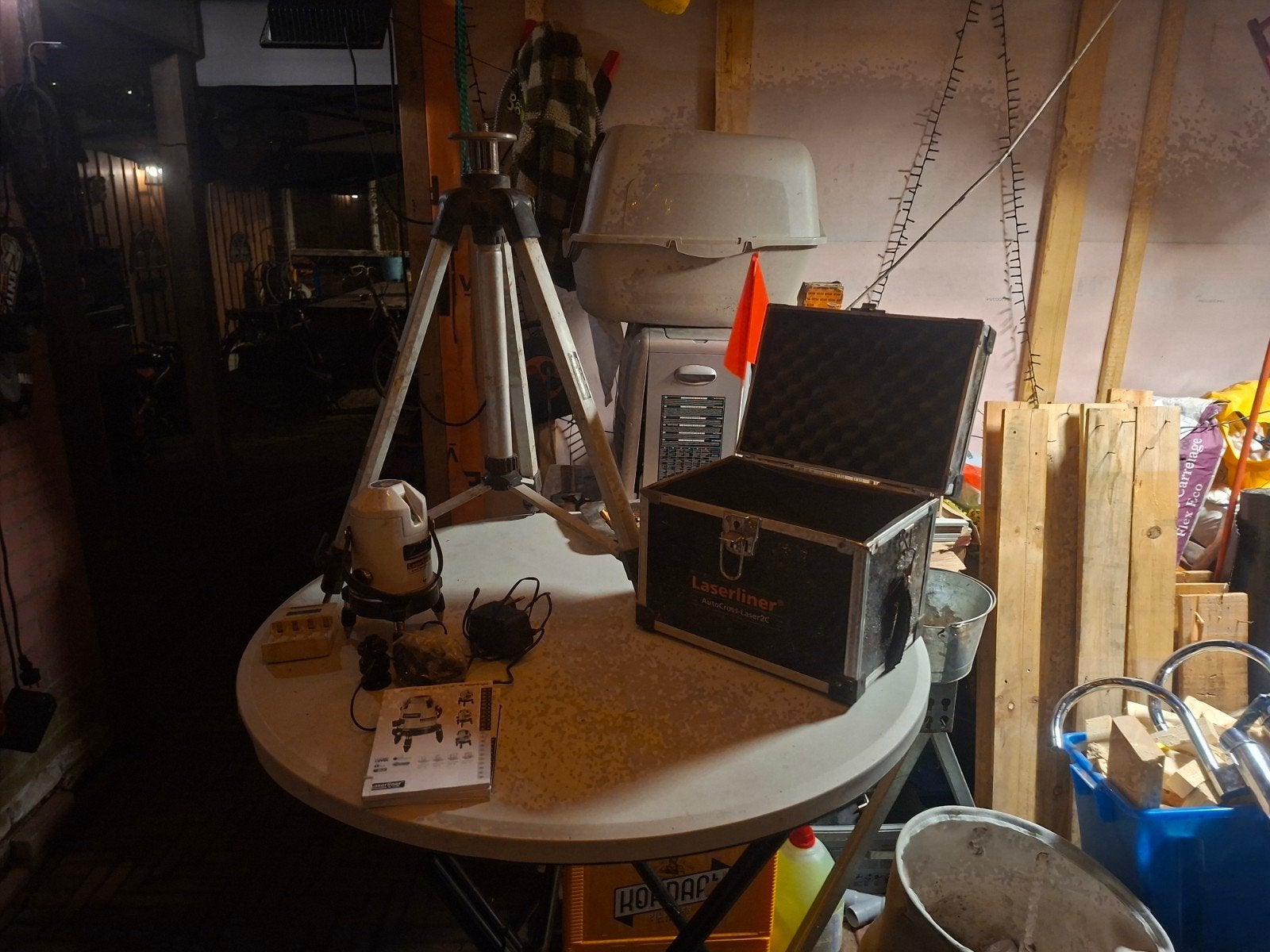 Laserliner Rotatielaser met statief en koffer, Ophalen, Gebruikt, Licht
