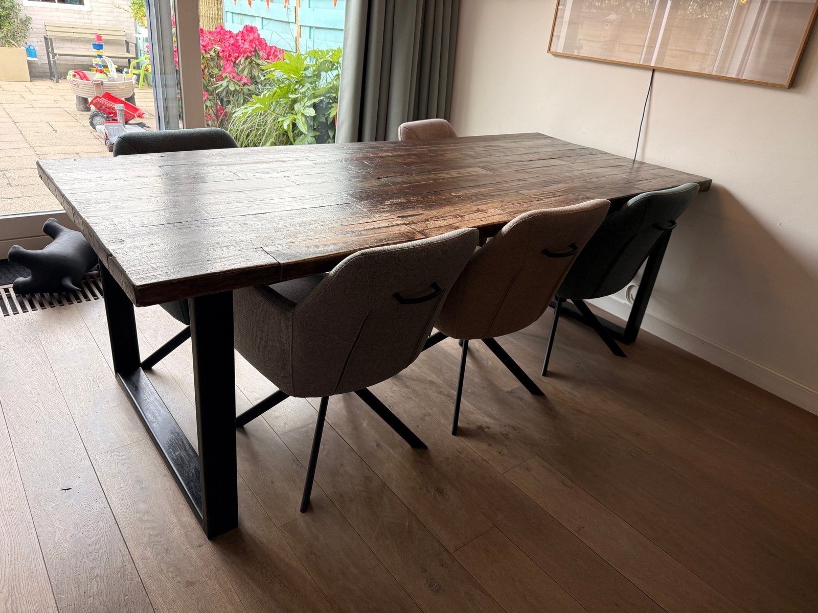 Robuuste houten eettafel met metalen onderstel excl stoelen, Huis en Inrichting, Tafels | Eettafels, Ophalen, Gebruikt, 200 cm of meer
