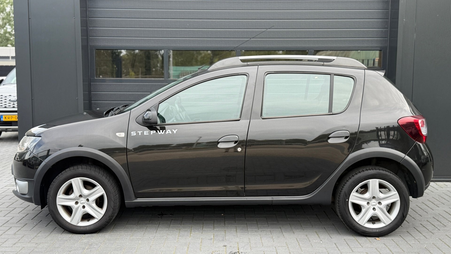 Dacia Sandero 0.9 TCe Stepway Lauréate|Cruise|Navi|Bluethoo, Auto's, Voorwielaandrijving, 898 cc, Euro 6, Zwart