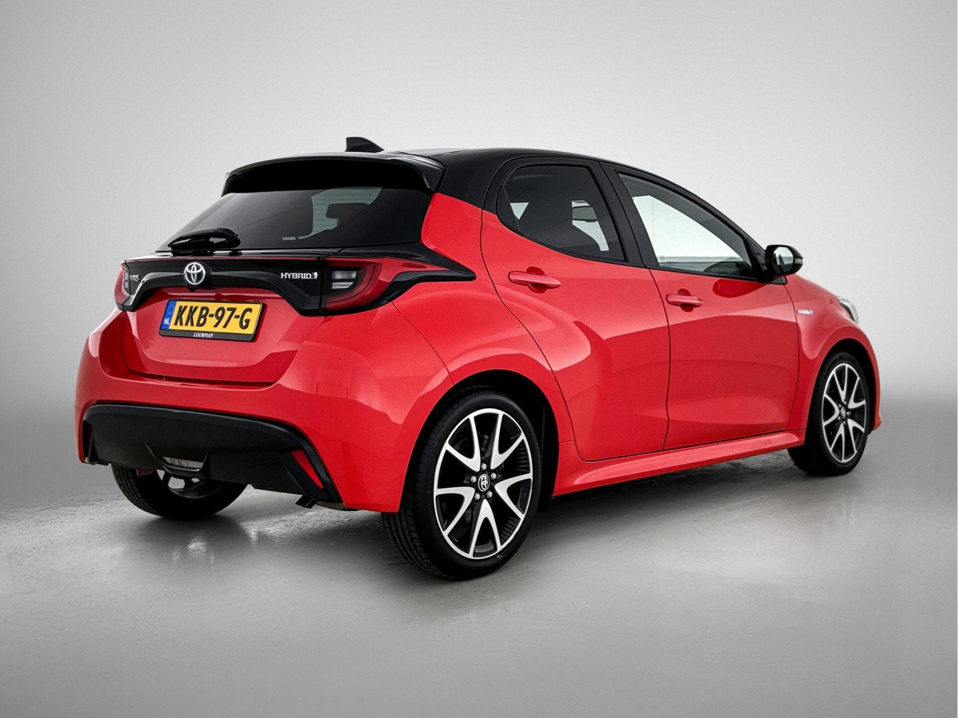 Toyota Yaris 1.5 Hybrid Launch Edition | Panoramadak | JBL P, 12 maanden, 450 kg, Gebruikt, 23 km/l
