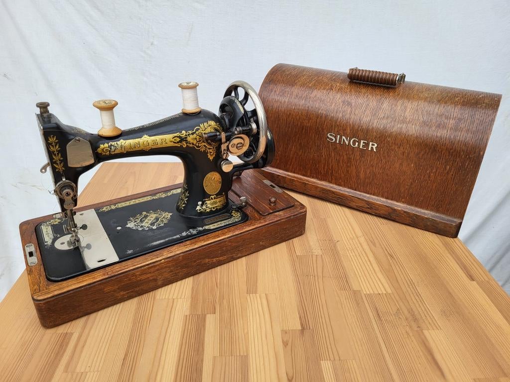 Antieke Singer naaimachine uit 1901, Ophalen