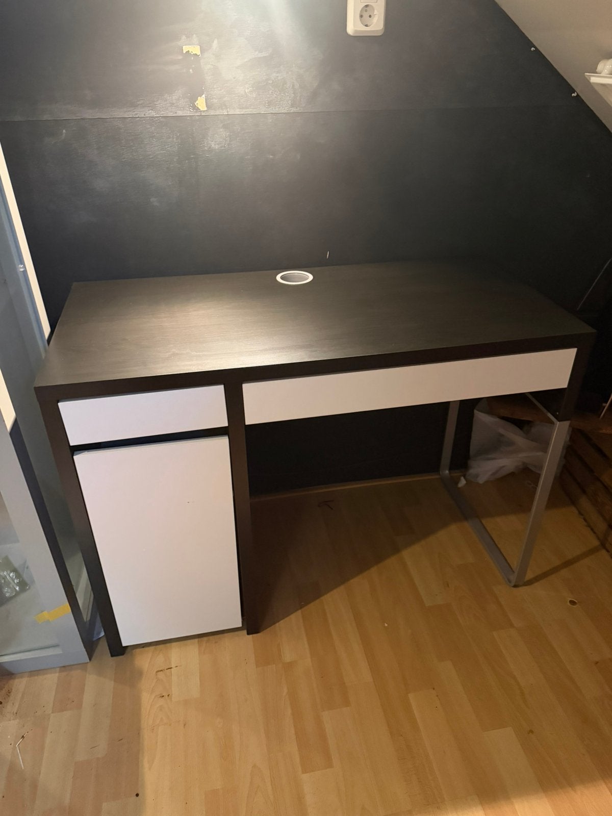 Ikea bureau Micke zwartbruin 105x50cm ALS NIEUW, Ophalen, Zo goed als nieuw