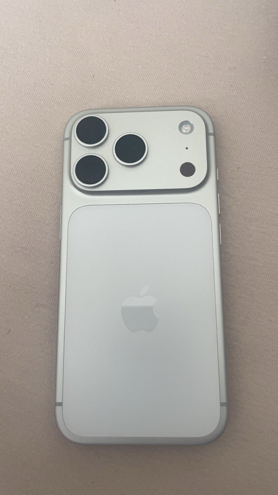 iPhone met iCloud-vergrendeling en kapot scherm, Telecommunicatie, Mobiele telefoons | Apple iPhone, Ophalen, Gebruikt, 1 TB, Zilver