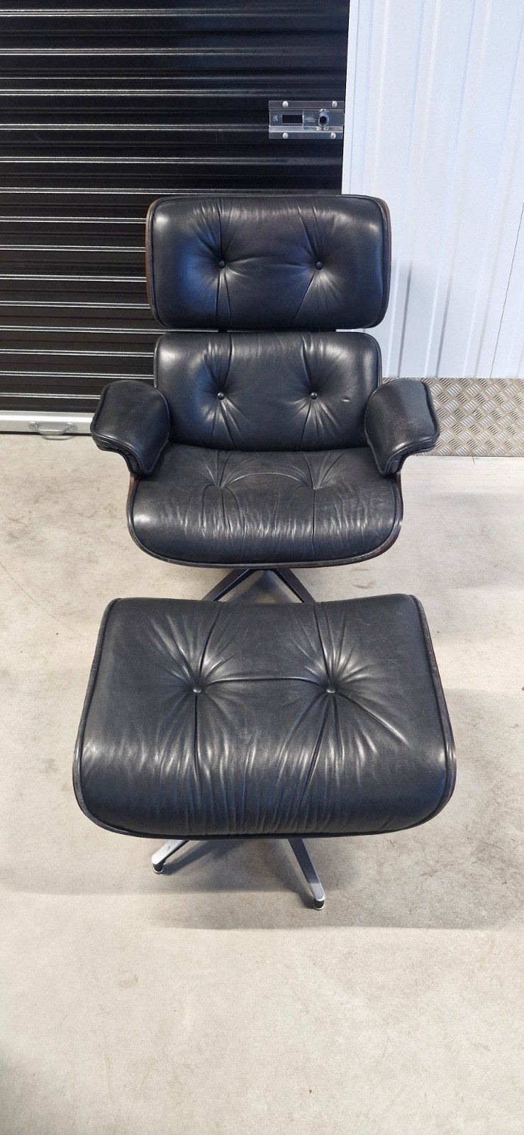 designstoel vermoedelijk vitra eames, Ophalen