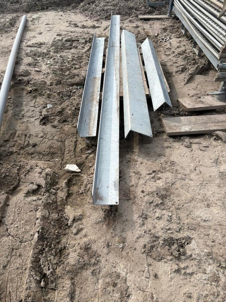 Hoeklijn 180cm lang  gegalvaniseerd NIEUW, Doe-het-zelf en Verbouw, Metalen, Ophalen of Verzenden, Nieuw