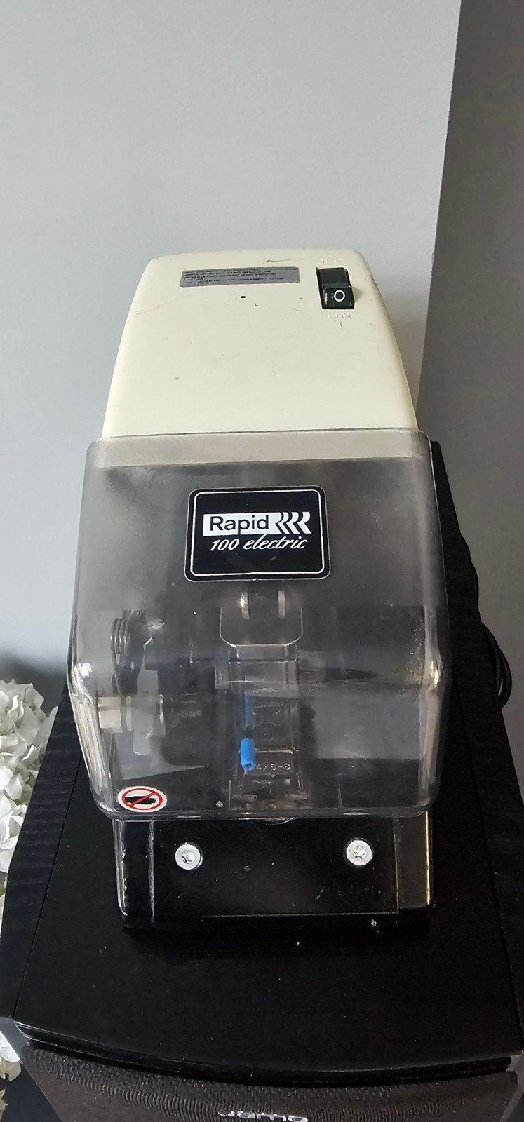 Rapid 100 electrische nietmachine, Ophalen