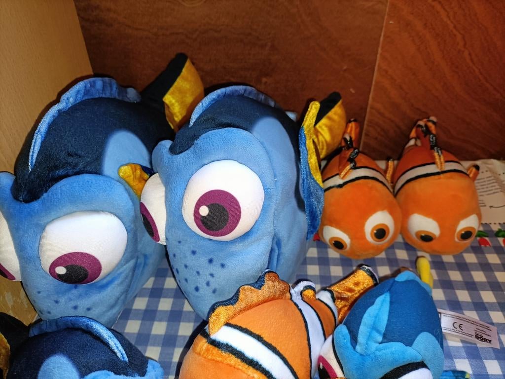 Lot Nemo en Dory knuffels 30 cm en 18 cm groot, Ophalen of Verzenden, Zo goed als nieuw