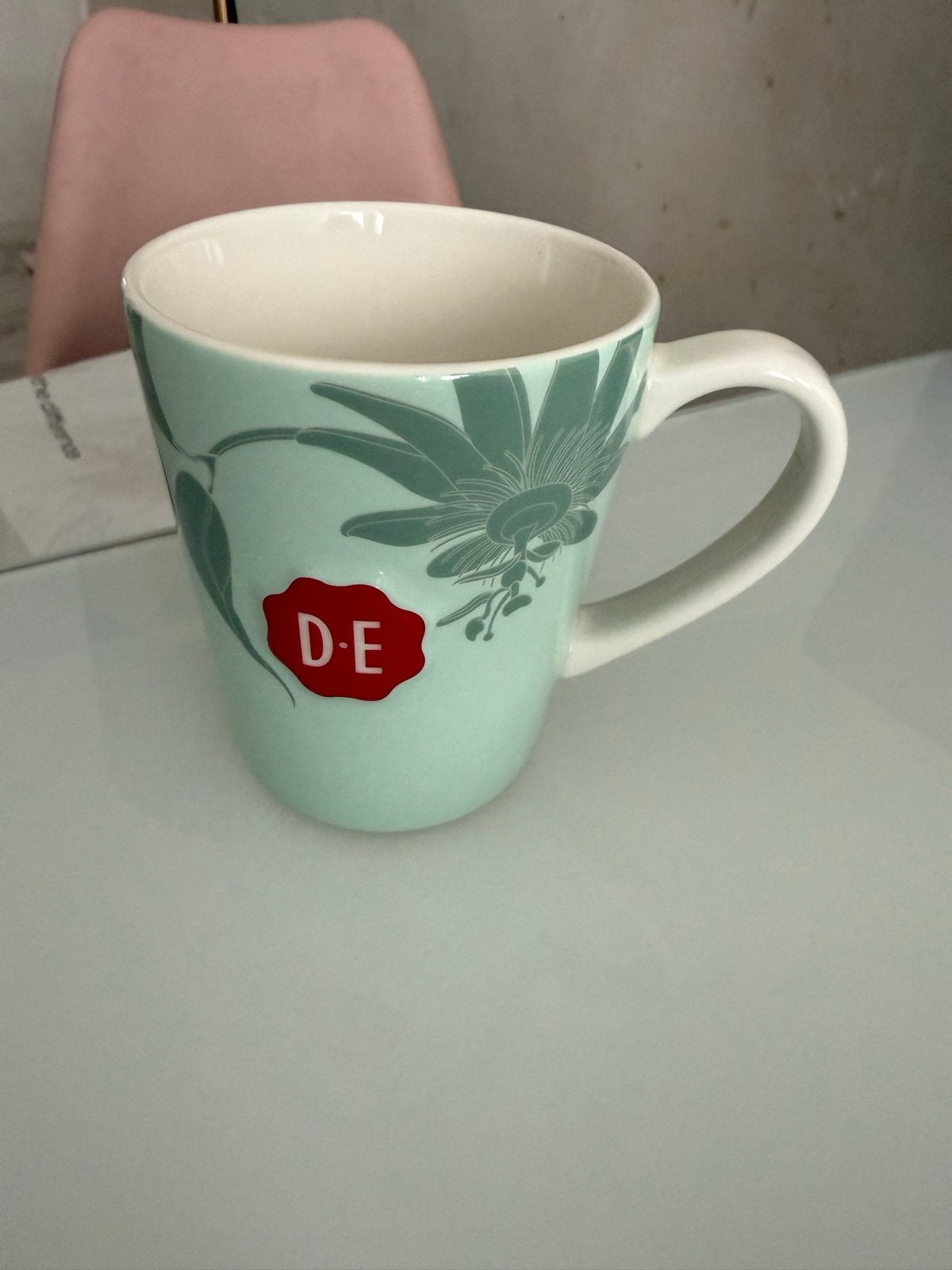 Douwe Egberts mok met bloemmotief - lichtgroen, Overige merken, Keramiek, Zo goed als nieuw, Modern