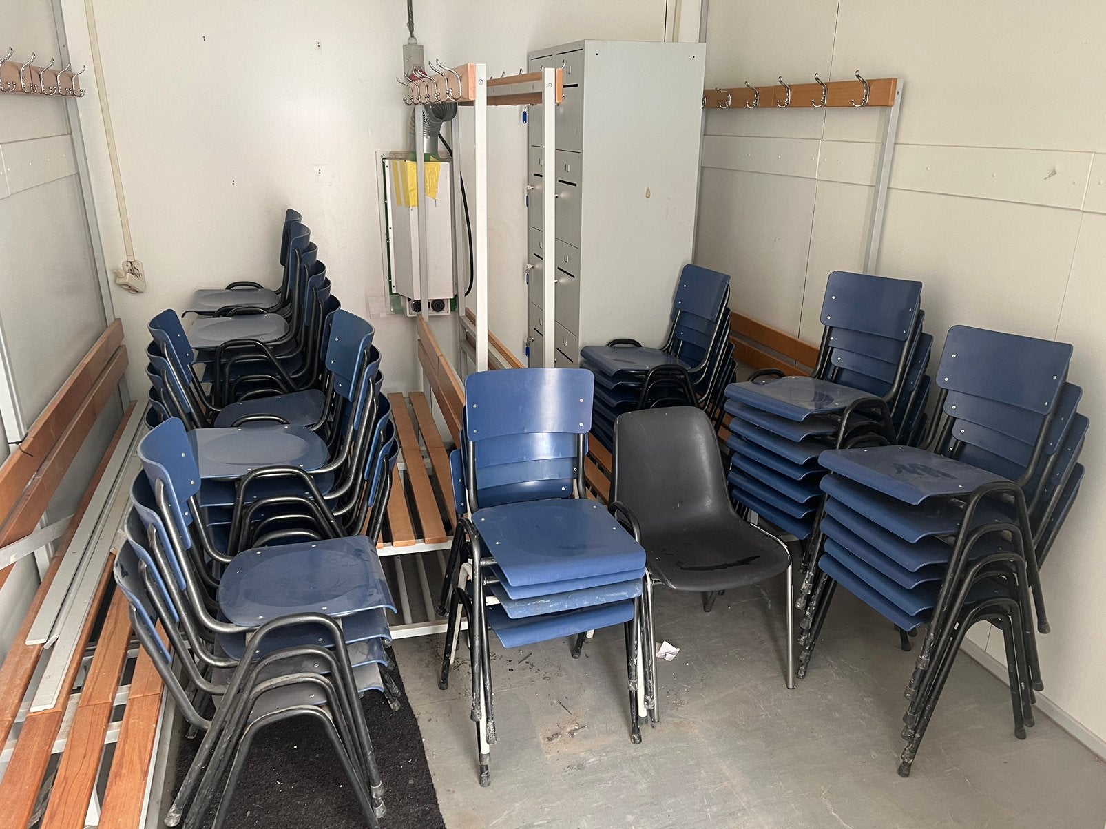 50 stoelen, Antiek en Kunst, Antiek | Meubels | Stoelen en Banken, Ophalen