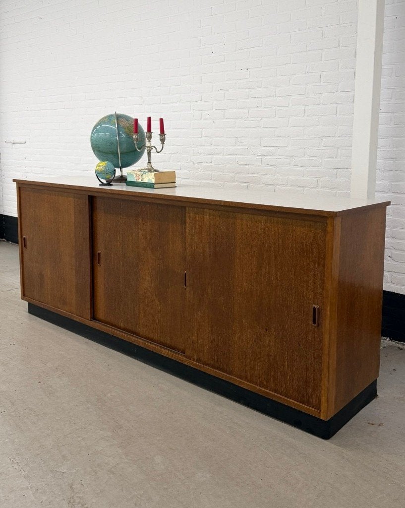Vintage schoolkast teak met schuifdeuren, Ophalen of Verzenden