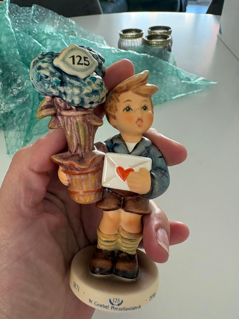 Hummel jongen met liefdesbrief, Verzamelen, Ophalen of Verzenden, Zo goed als nieuw, Hummel