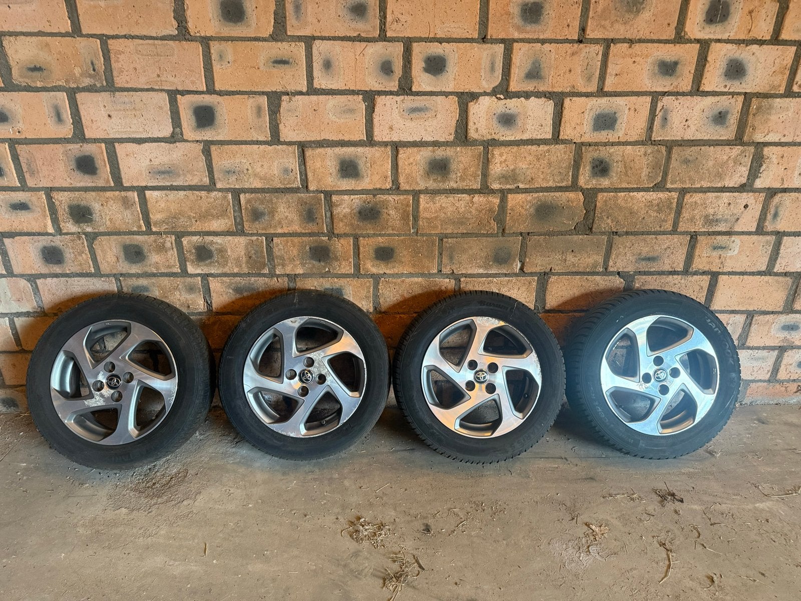 Toyota Yaris Hybrid 175/65/15 velgenset met TPMS, Ophalen, Gebruikt, 15 inch, 175 mm
