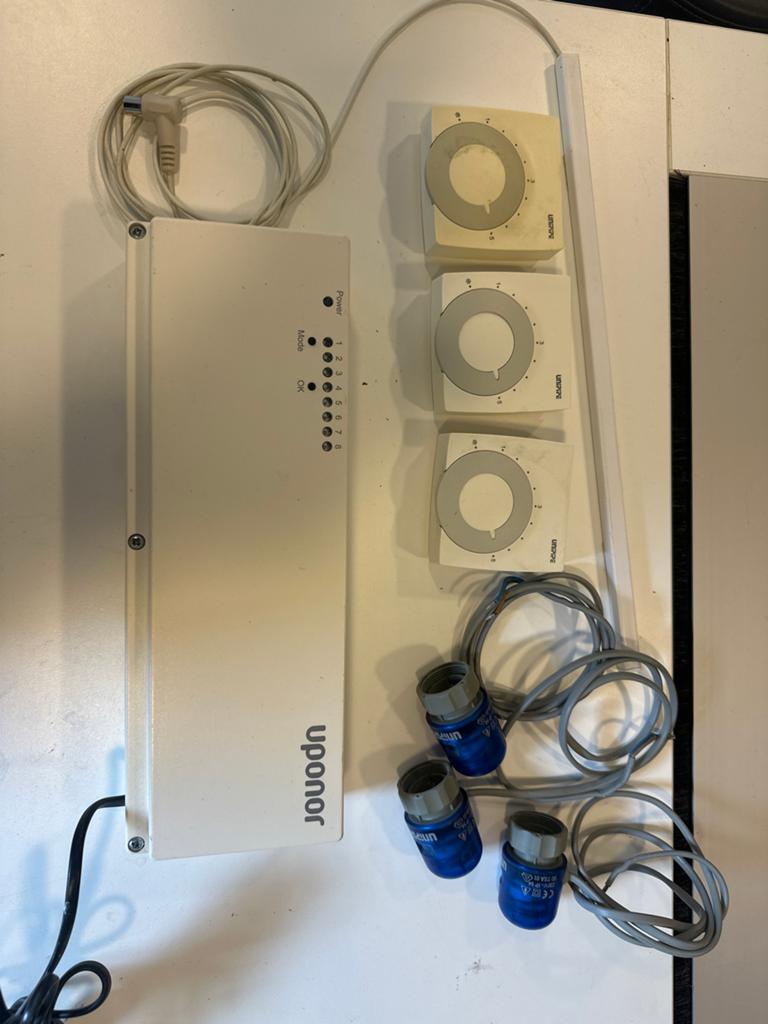 Uponor Unipipe Funk-Regelverteiler 8-fach met thermostaten, Ophalen of Verzenden, Gebruikt