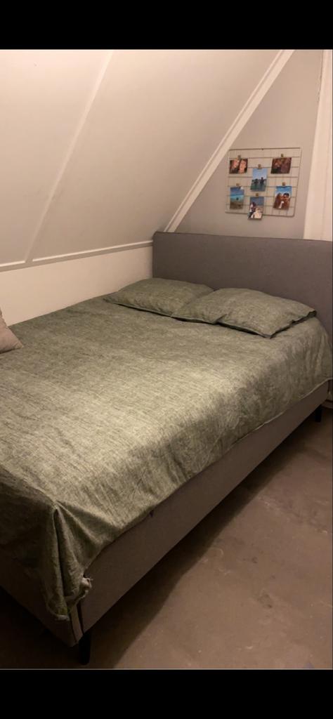Twijfelaar bed 140 cm van Leenbakker, 4 jaar oud, Huis en Inrichting, Slaapkamer | Bedden, Ophalen, Gebruikt, 140 cm, Twijfelaar