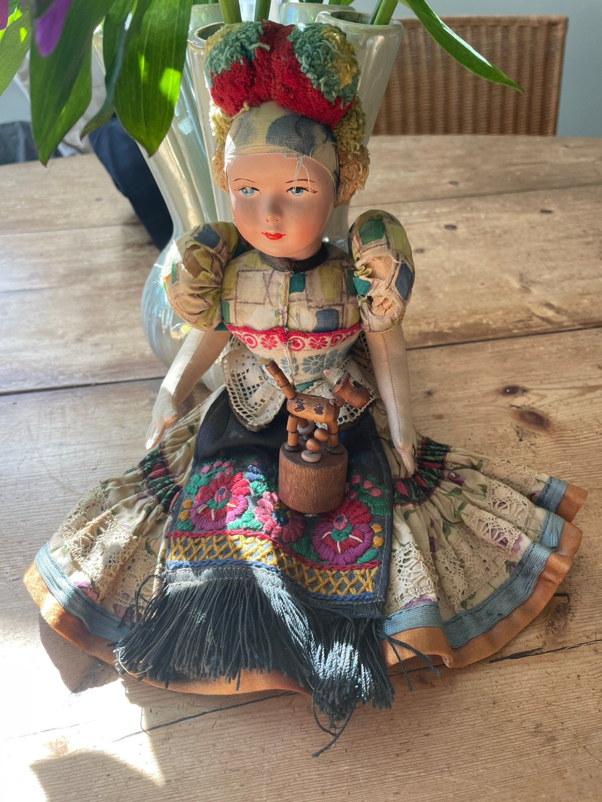 Mooie Brocante Traditionele Matyo klederdracht Pop jaren 50, Verzamelen, Verzenden, Gebruikt, Pop
