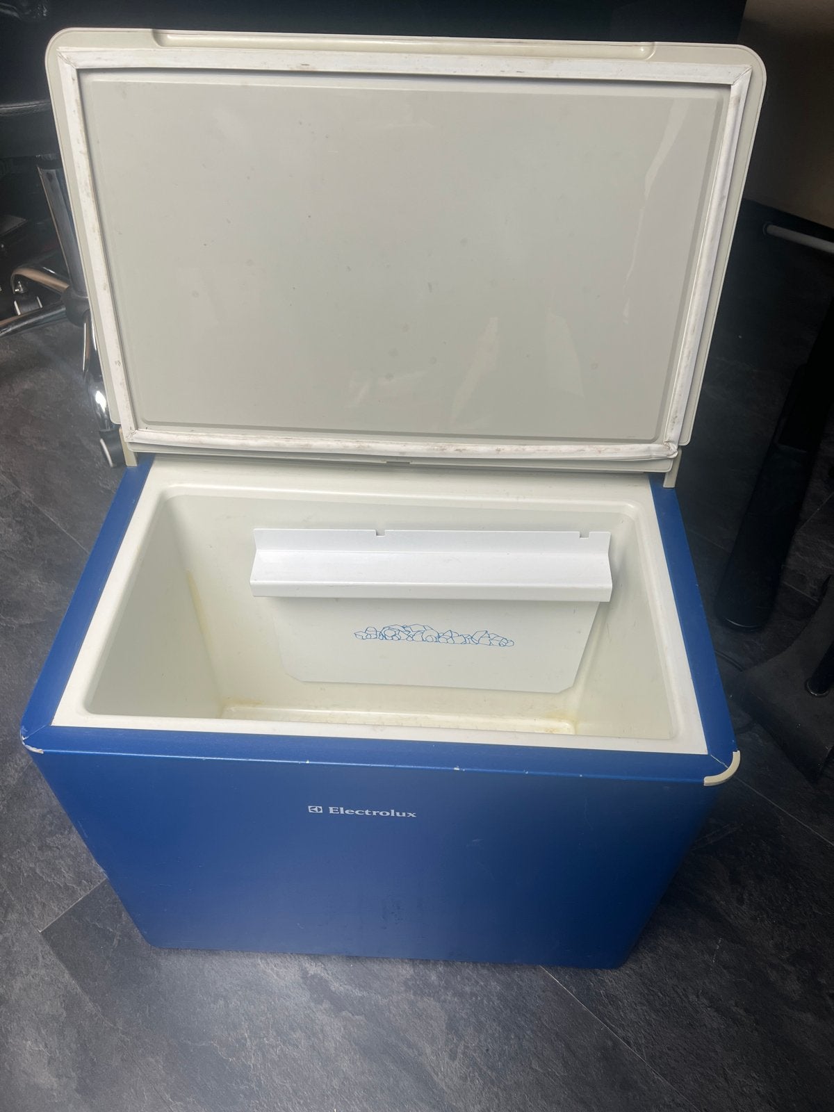 Electrolux Koelkast Gas, 12V, 230V - Ideaal voor onderweg, Ophalen, Minder dan 75 liter, Zonder vriesvak, Gebruikt