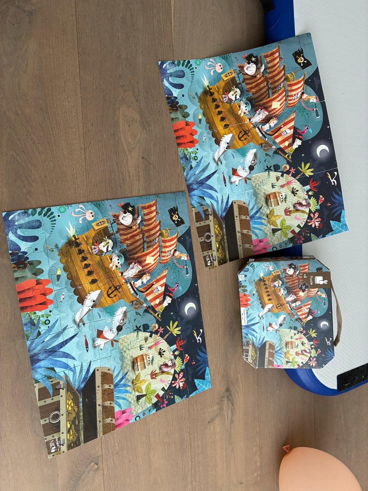 Puzzel set: Sneeuwwitje, Piraten en kapitein roodbaard, Kinderen en Baby's, Ophalen of Verzenden, 10 tot 50 stukjes, Gebruikt