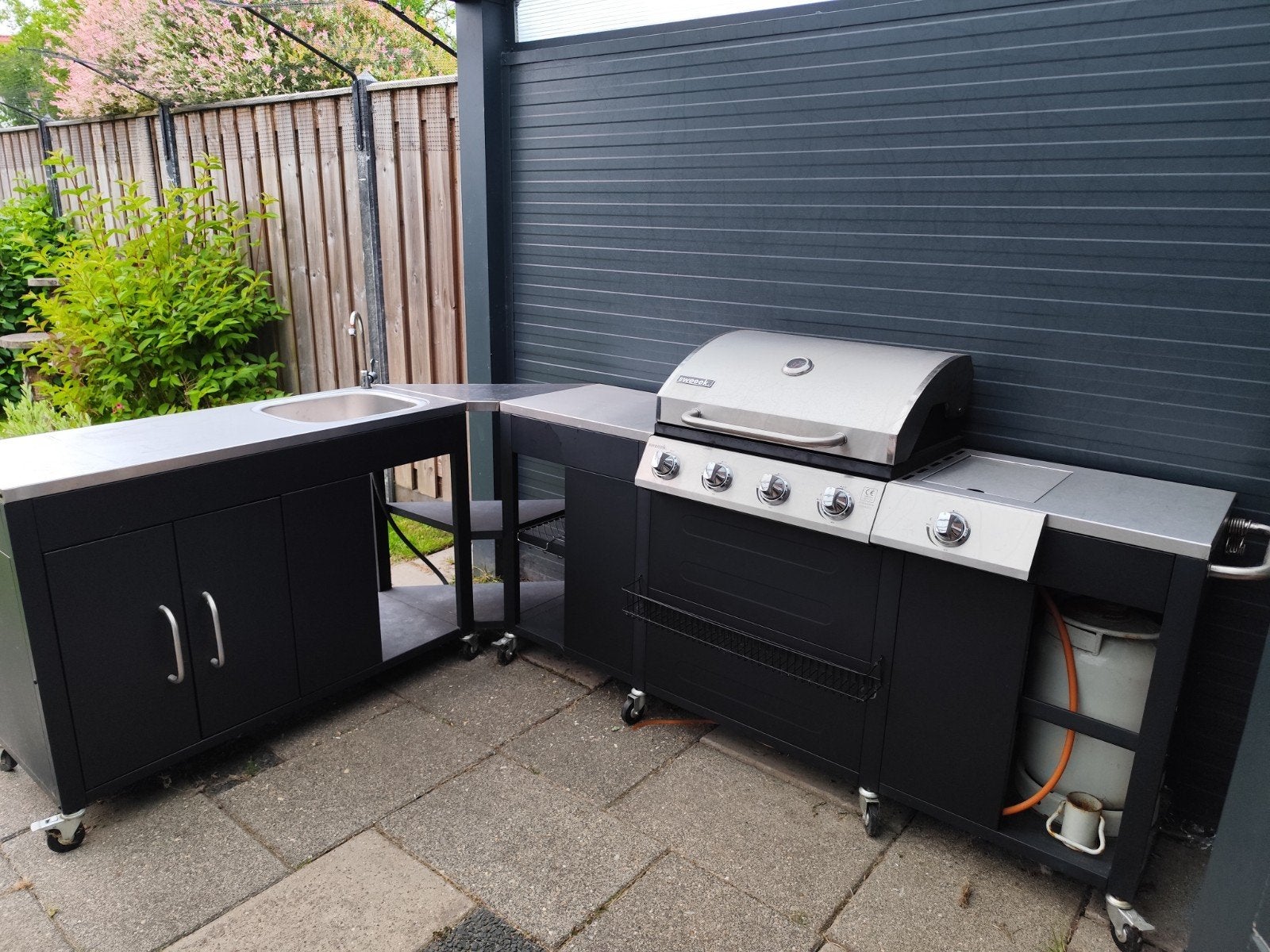 Buitenkeuken met BBQ en spoelbak - opknapper, Ophalen, Gebruikt