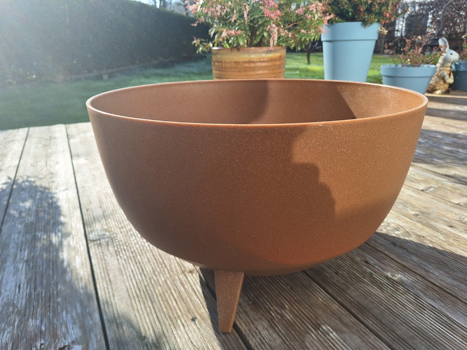 Mooie grote lage kunststof bloempot met houten poten, Ophalen, Kunststof, Minder dan 30 cm, Minder dan 60 cm