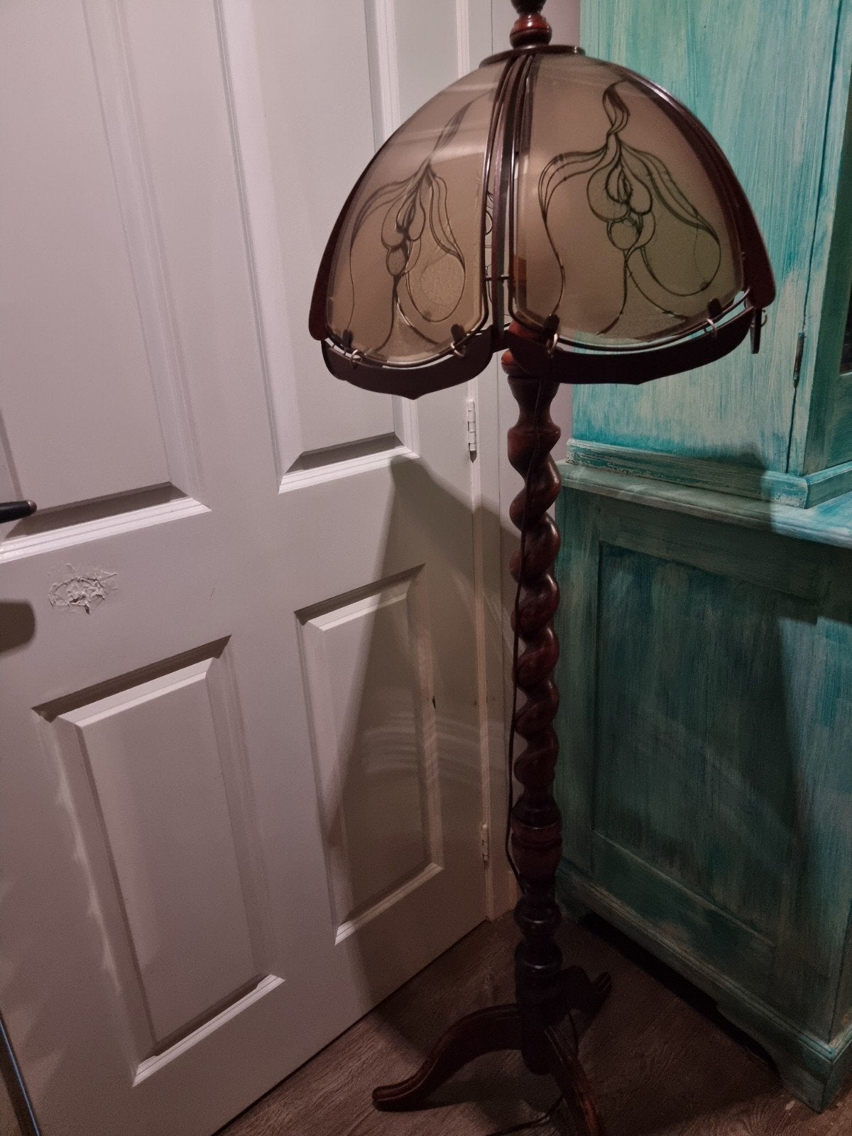 Vintage houten vloerlamp met glazen kap, 1m80 hoog, Gebruikt, Vintage, Klassiek, Ophalen of Verzenden, 150 tot 200 cm