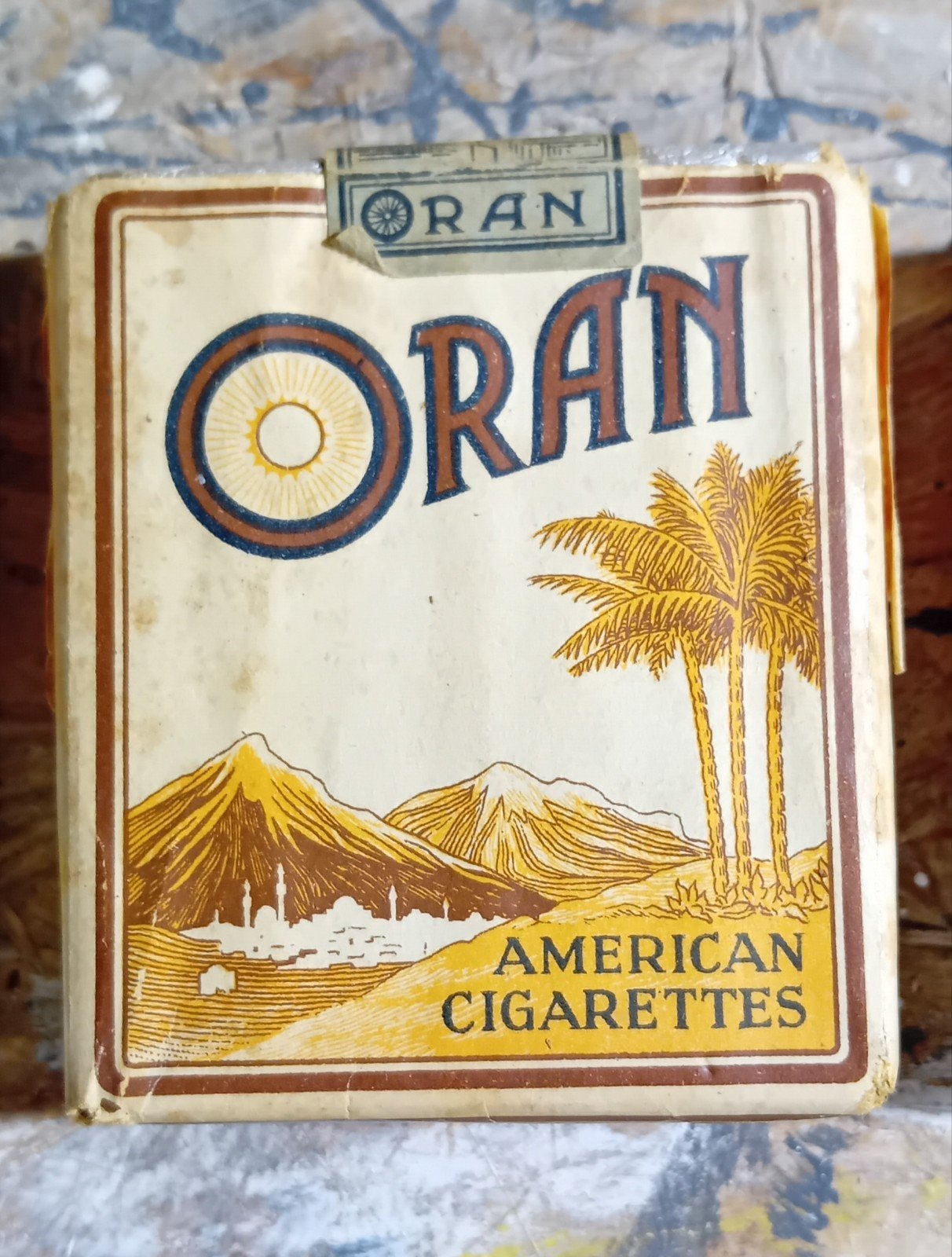 vintage sigaretten - collectors items, Verzamelen, Rookartikelen, Aanstekers en Luciferdoosjes, Ophalen of Verzenden, Gebruikt