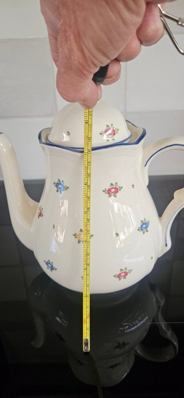 Zeller Keramik Fayencerie koffiekan Petit Rose - Handgeschil, Theepot/fluitketel, Gebruikt, Ophalen of Verzenden, Steen/keramiek