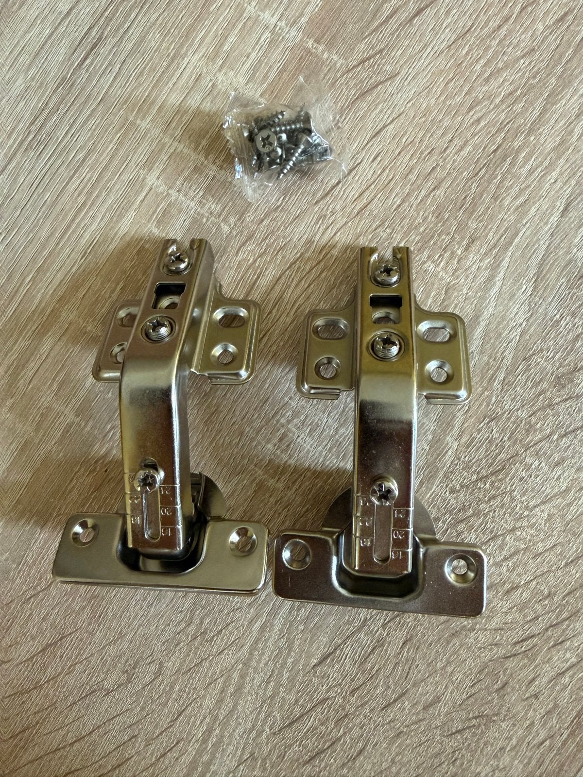 Nieuwe scharnieren voor kastdeuren (2 stuks), Ophalen of Verzenden, Nieuw, Overige typen