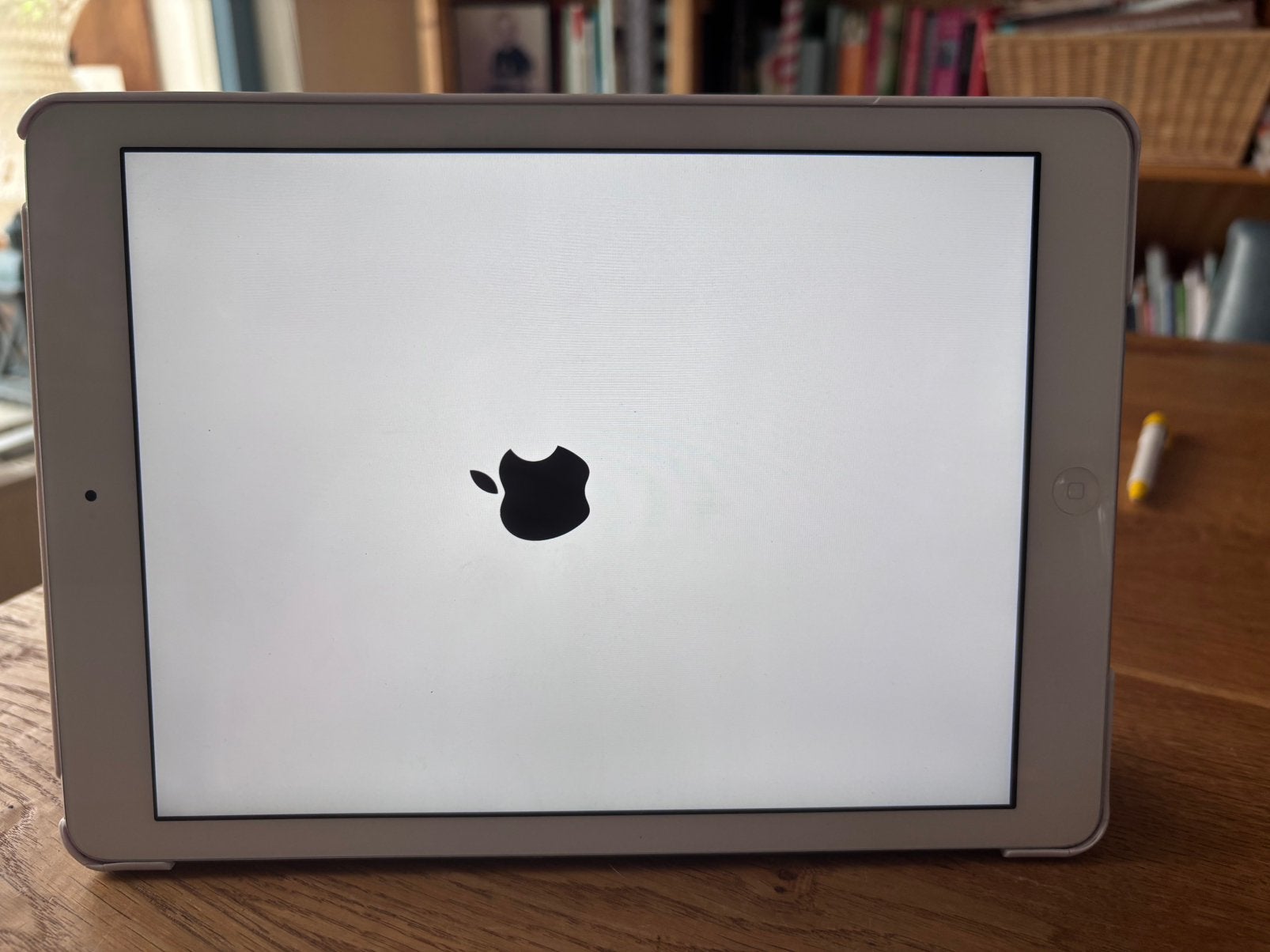 Ipad Air te koop, Computers en Software, Apple iPads, Wit, Apple iPad Air, Zo goed als nieuw, 16 GB