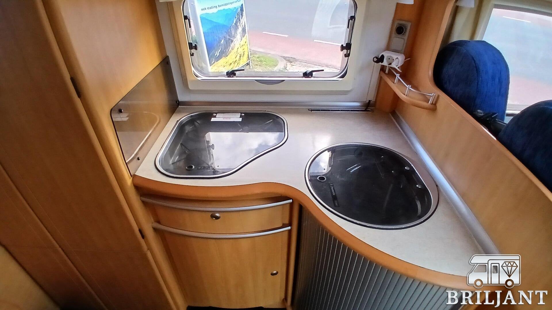 Foto 11 van Lmc LIBERTY 688 TI AUTOMAAT/dwarsbed