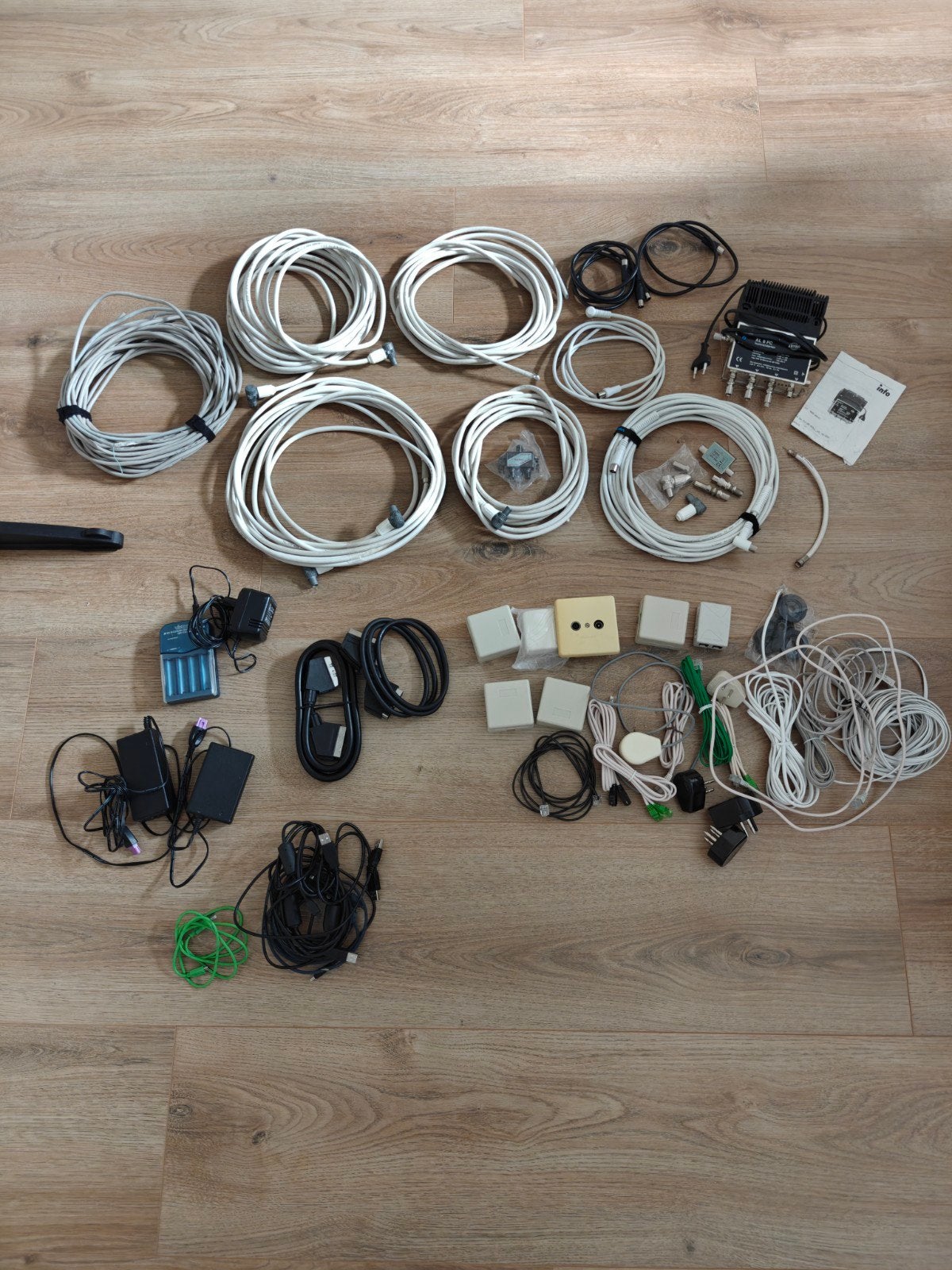 Doos met diverse kabels een aansluitmeteriaal, Ophalen of Verzenden, Gebruikt, 5 tot 10 meter, Coaxiale kabel