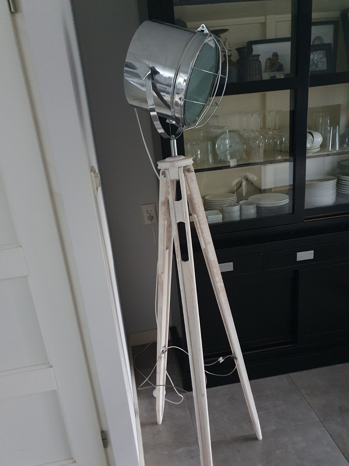 Industriële driepoot lamp, Ophalen, Gebruikt, Hout, Industrieel