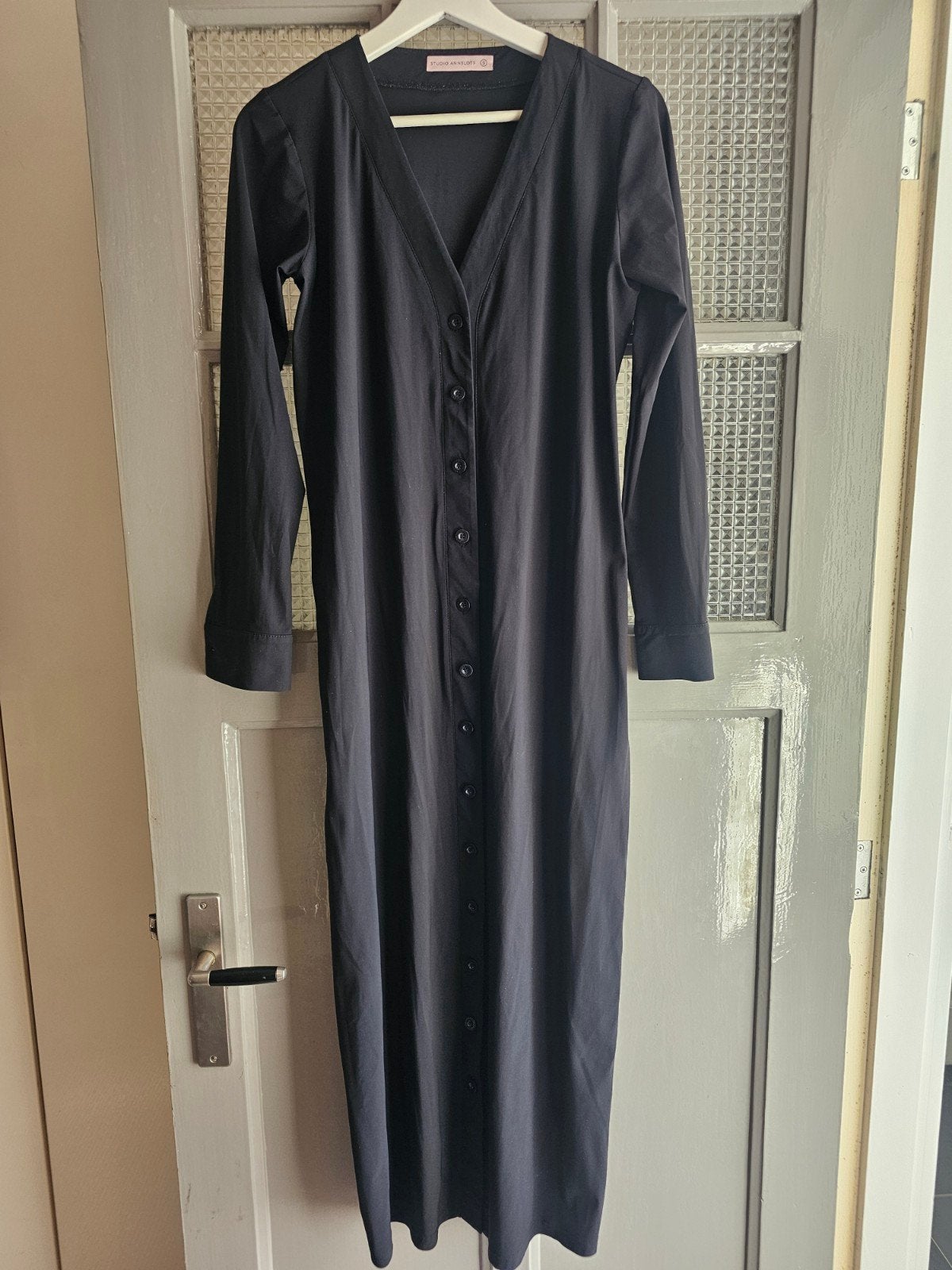 Prachtige travelstof jurk van Studio Anneloes maat S, Kleding | Dames, Jurken, Maat 38/40 (M), Studio Anneloes, Verzenden, Zwart
