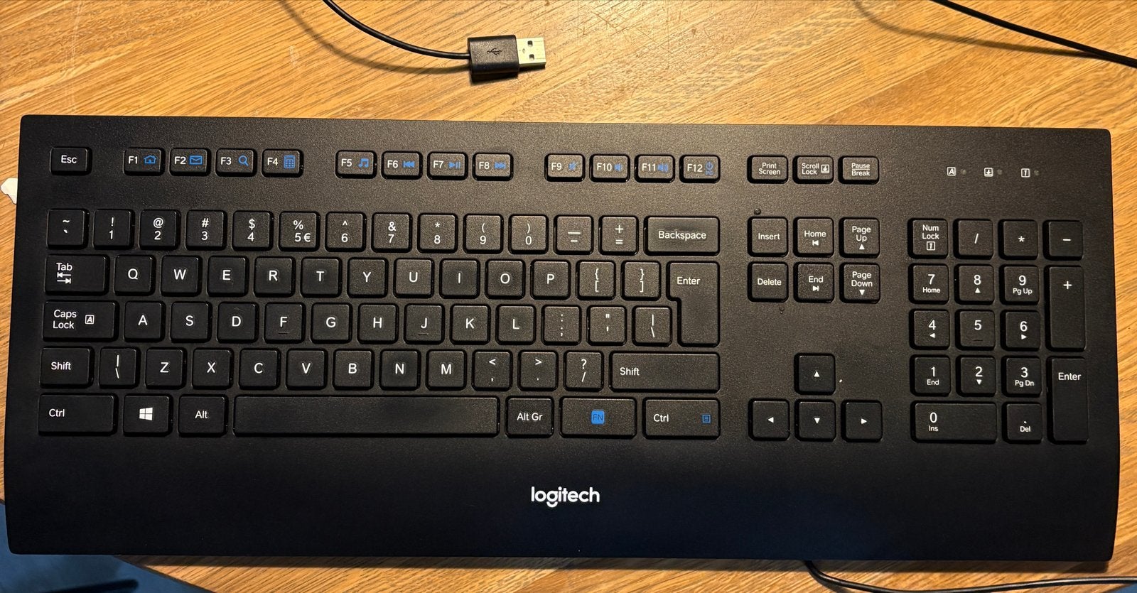 2x Logitech bedraad toetsenbord - QWERTY Usb, Computers en Software, Multimediatoetsen, Ophalen of Verzenden, Zo goed als nieuw
