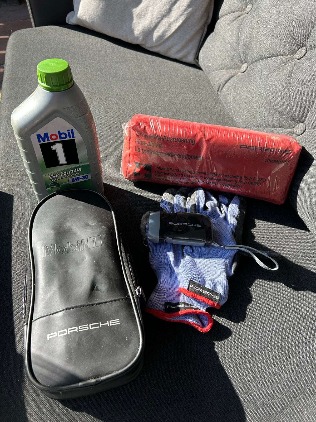 Porsche Accessoires Set: Olie, EHBO-kit, Handschoenen, enz, Ophalen of Verzenden, Nieuw