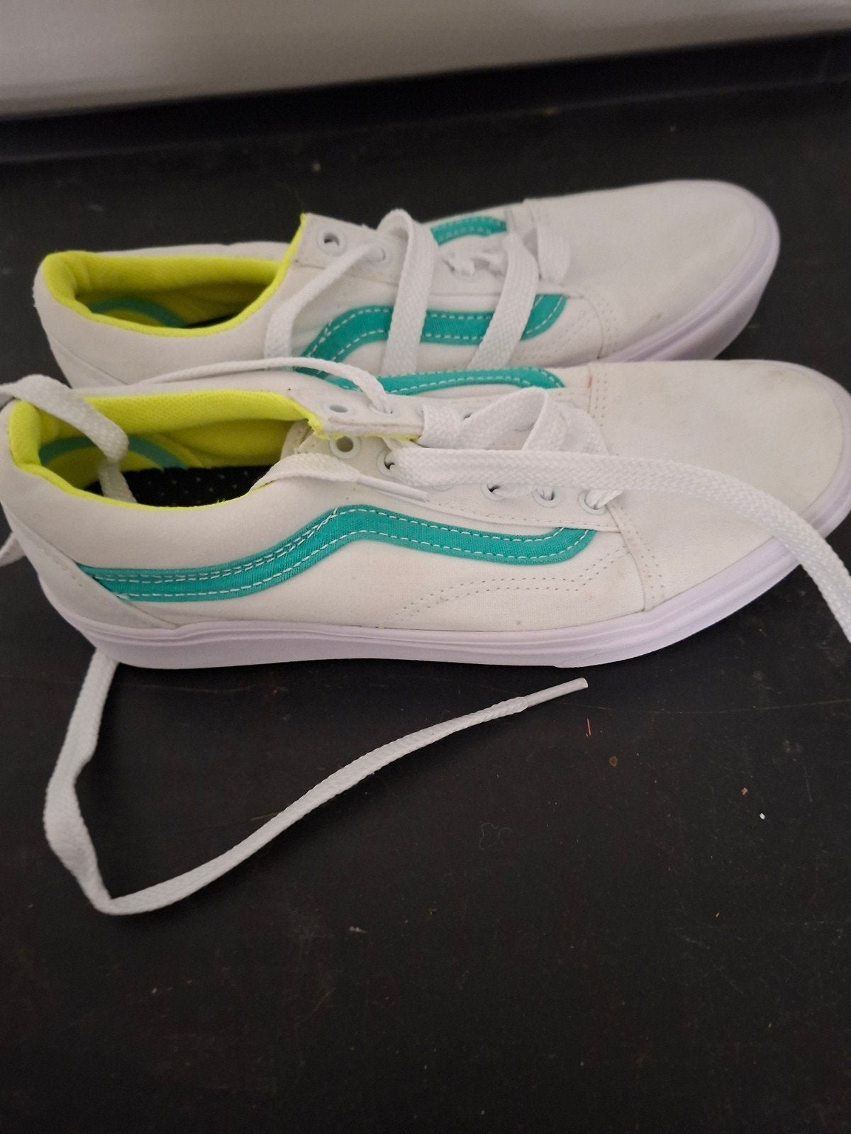 Vans ComfyCush sneakers maat 37 - Wit met turquoise, Wit, Ophalen of Verzenden, Sneakers of Gympen, Gedragen