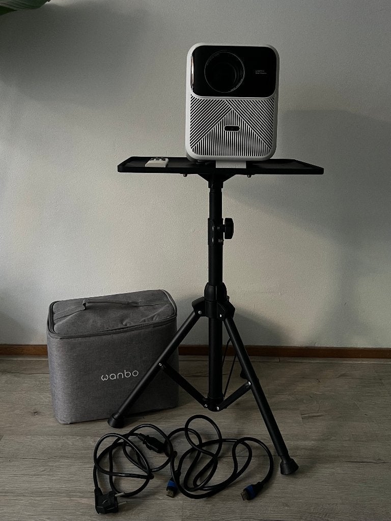 Wanbo Mozart 1 Beamer Full HD 1080p + Statief & Draagtas, Ophalen, LED, Zo goed als nieuw, Wanbo